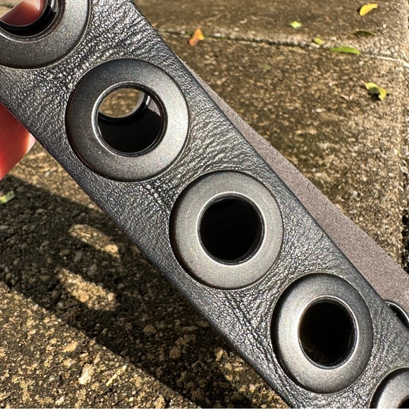 B. Belt blackout open grommet belt - Picture 5 of 5